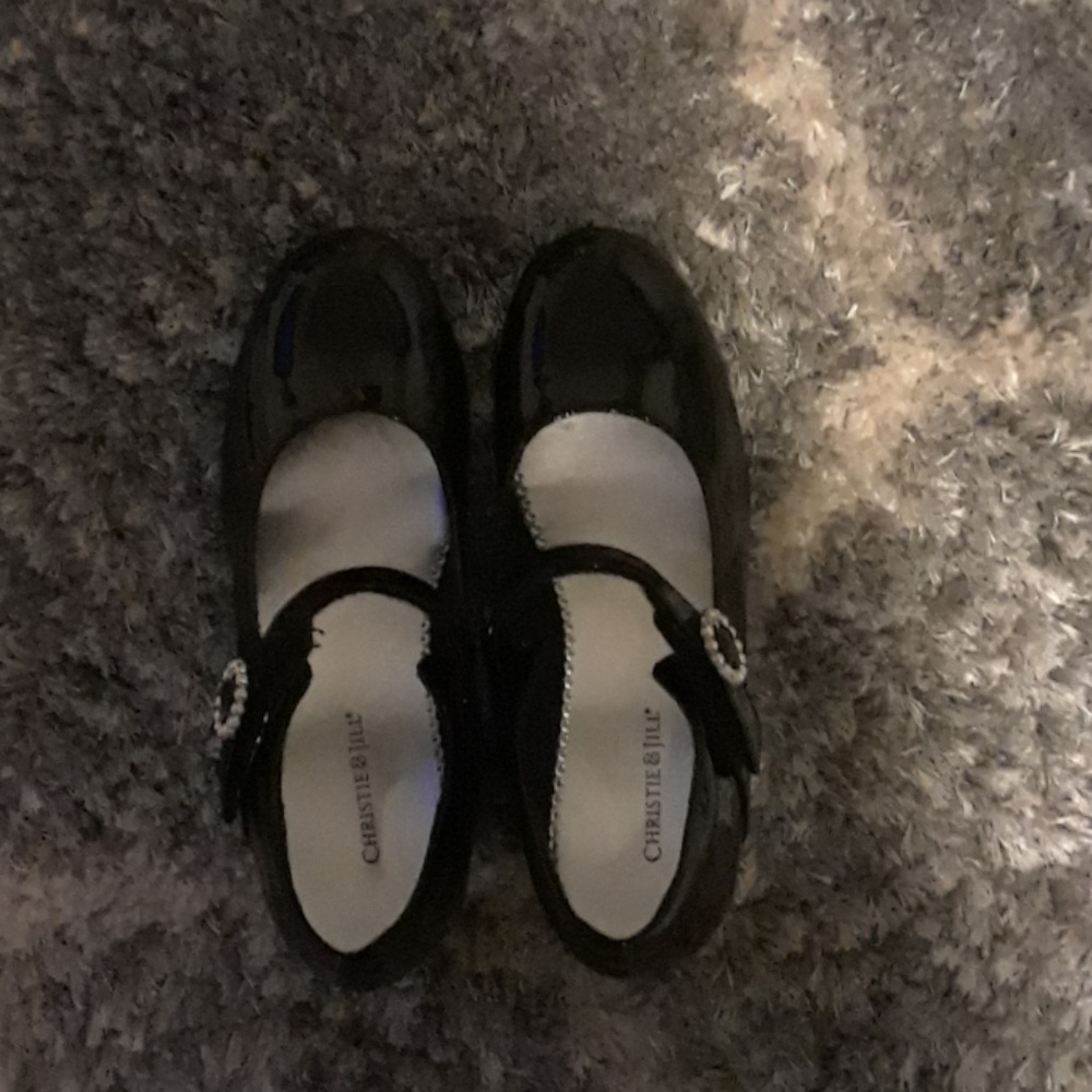 I am selling shoes